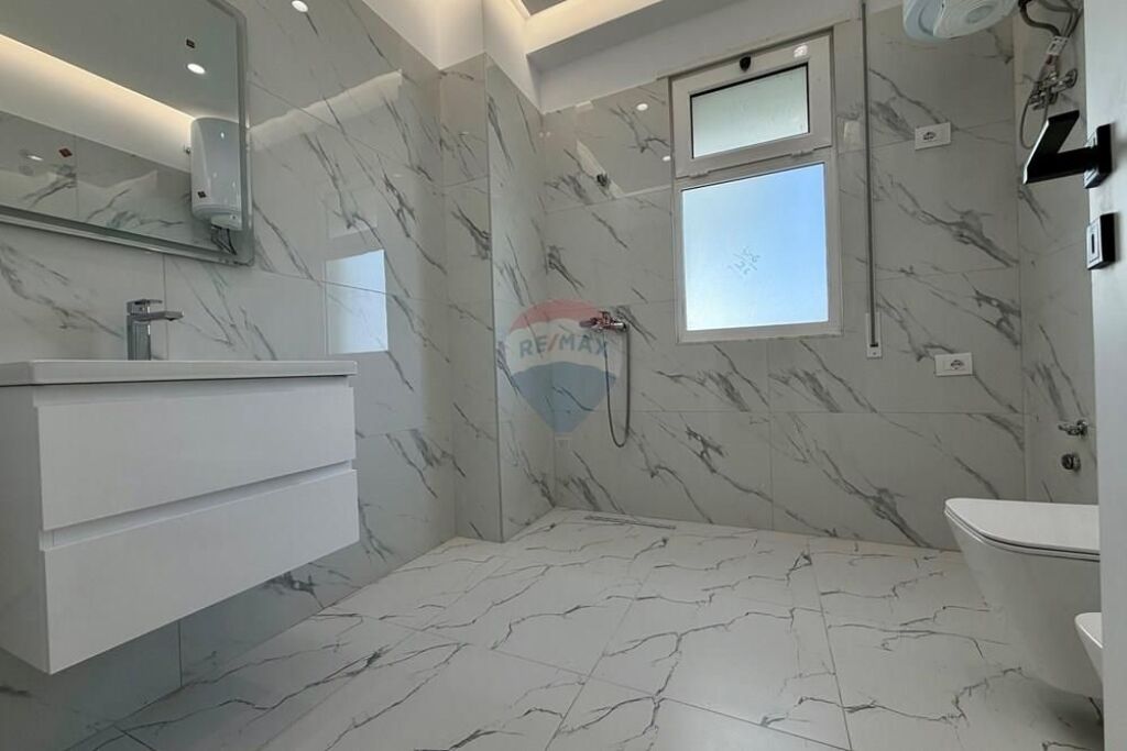 * 2+1+2 PER SHITJE-BULEVARDI BLU KAMEZ*