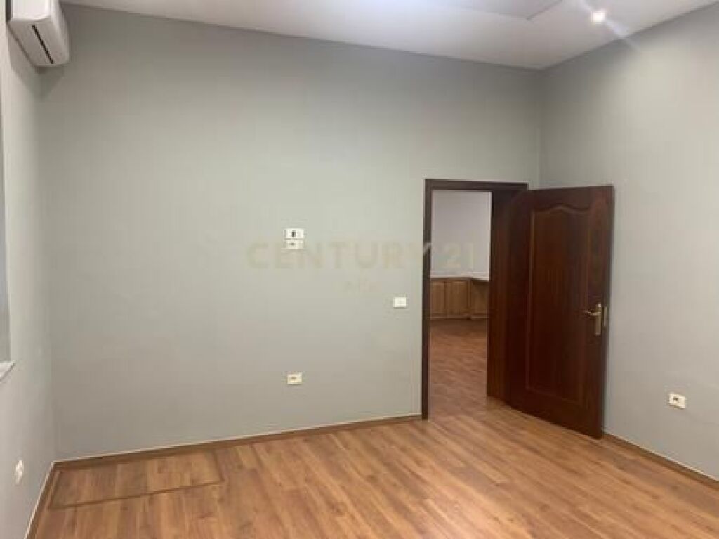 JEPET ME QERA AMBIENT KOMERCIAL 125M2