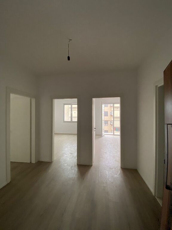 Apartament 2+1 me hipoteke per shitje, Kamez