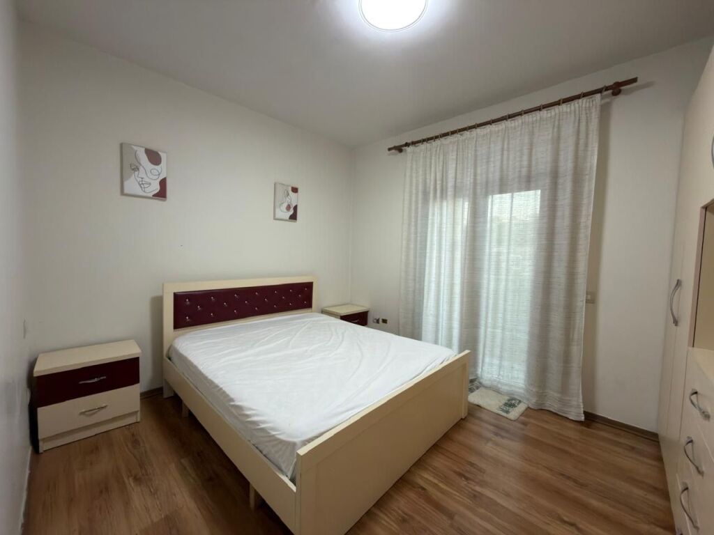 Apartament 1+1+Ballkon me Qira Rruga e Elbasanit