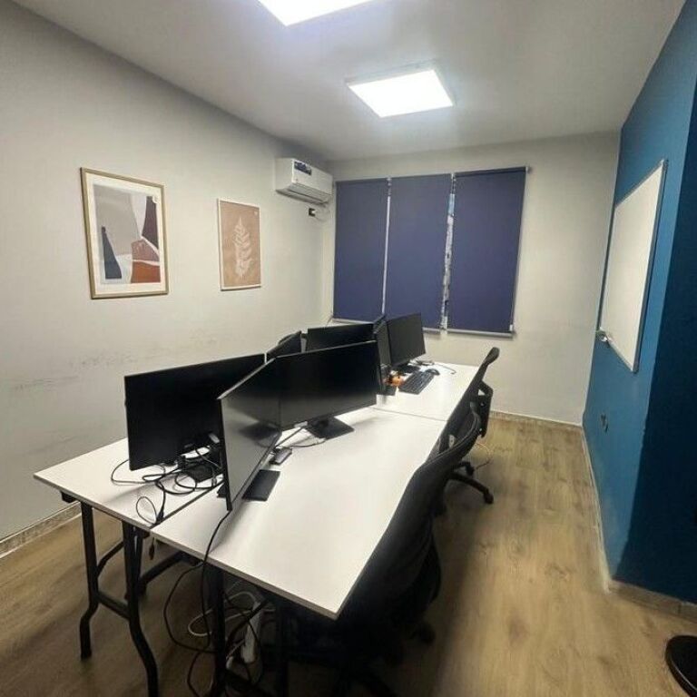 🏢✨ Zyrë me Qira  140 m²– Bllok, Tiranë ✨🏢