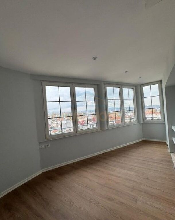 Shitet,Apartament 2+1+2, Rruga "Shefqet Kuka", Fresk