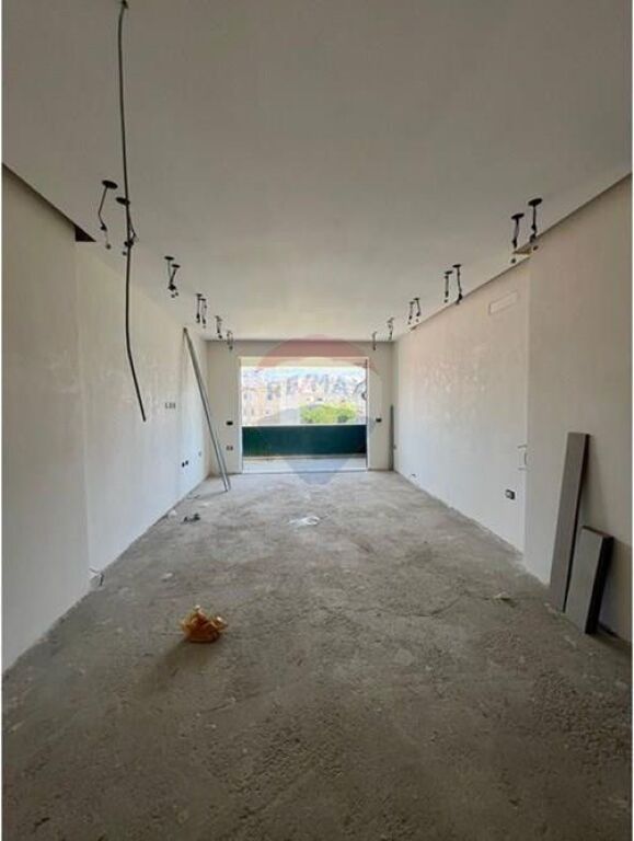 Appartamento 2+1+2 + Garage in vendita a Xhamllik!