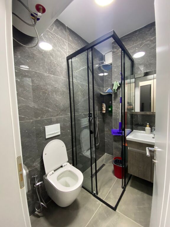 Laprake , Garsoniere me qera