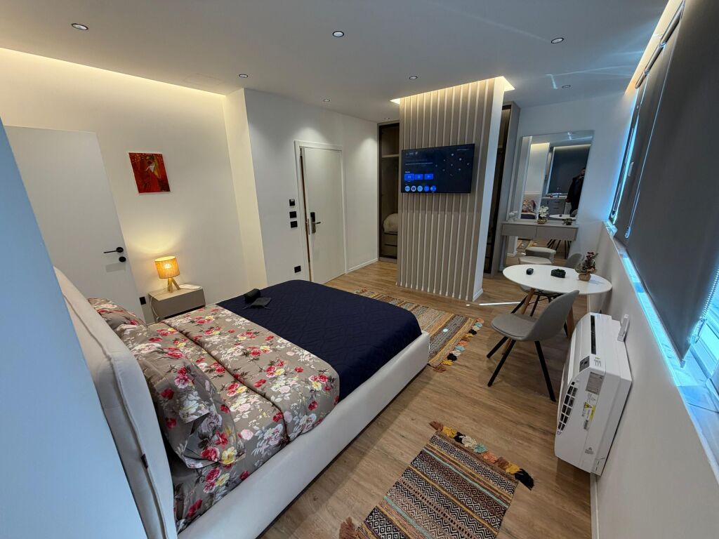 Shitet Apartament i ndare ne 2 Studio