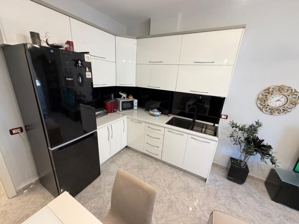 🏡 Appartamento 2+1 in affitto 📍 Via Vaqëz Zela, ex-Parco degli Autobus💶 Prezzo: 500€ / mese