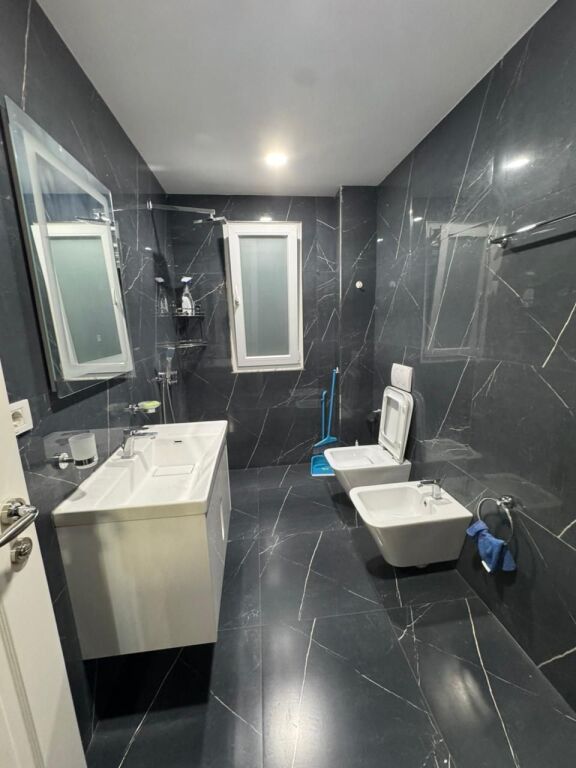 Mine Peza For rent 3+1 Old building Empty