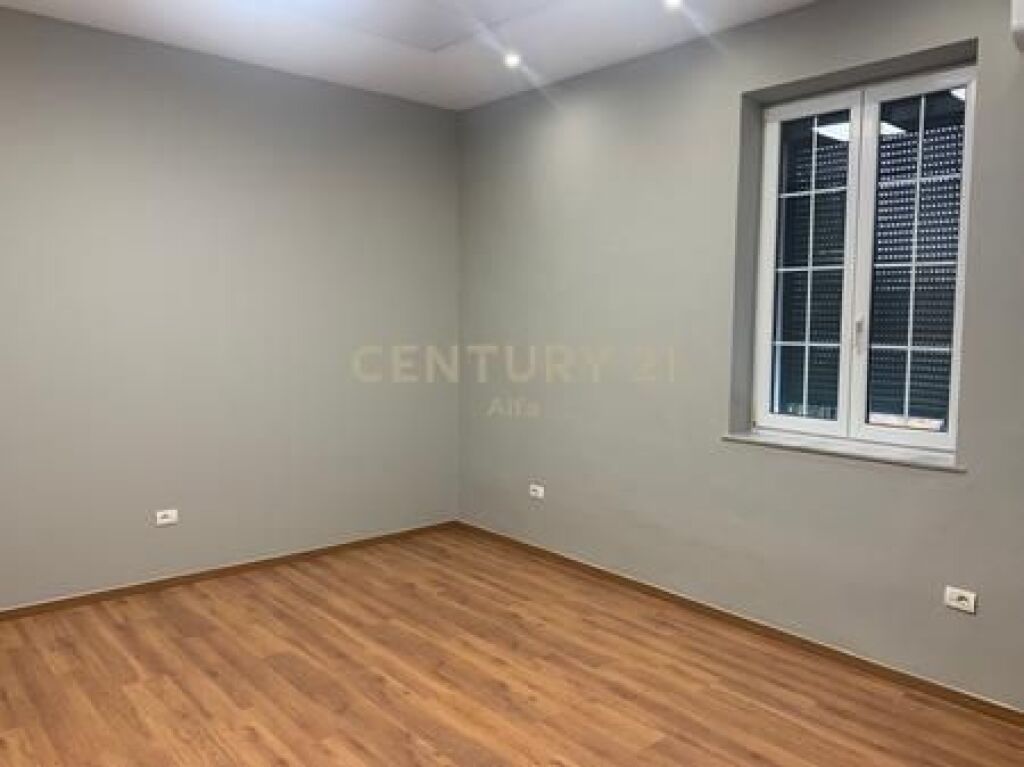 JEPET ME QERA AMBIENT KOMERCIAL 125M2