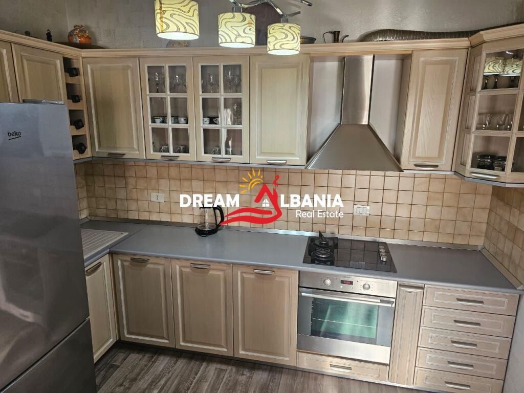 Apartment 3+1 me qera ne qender afer 9 katsheve Tirane (ID 4231489)