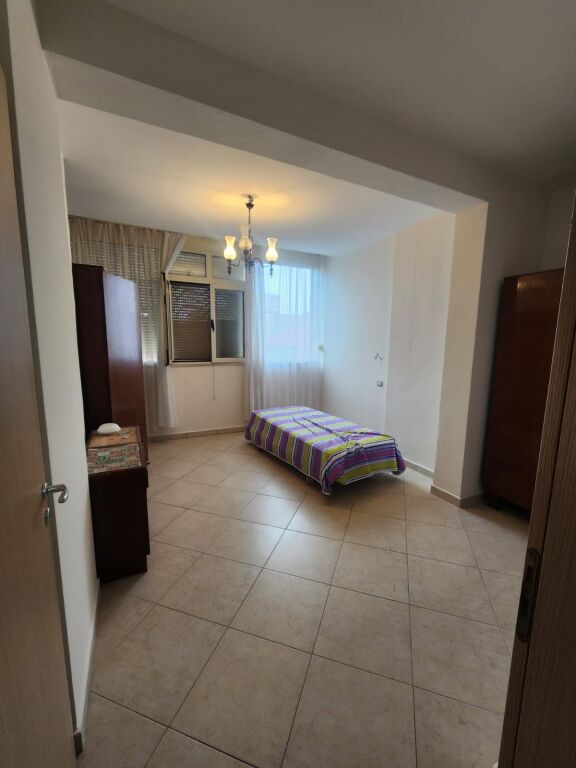 JEPET ME QERA APARTAMENT 1+1 TEK PALLATI SPORTIT