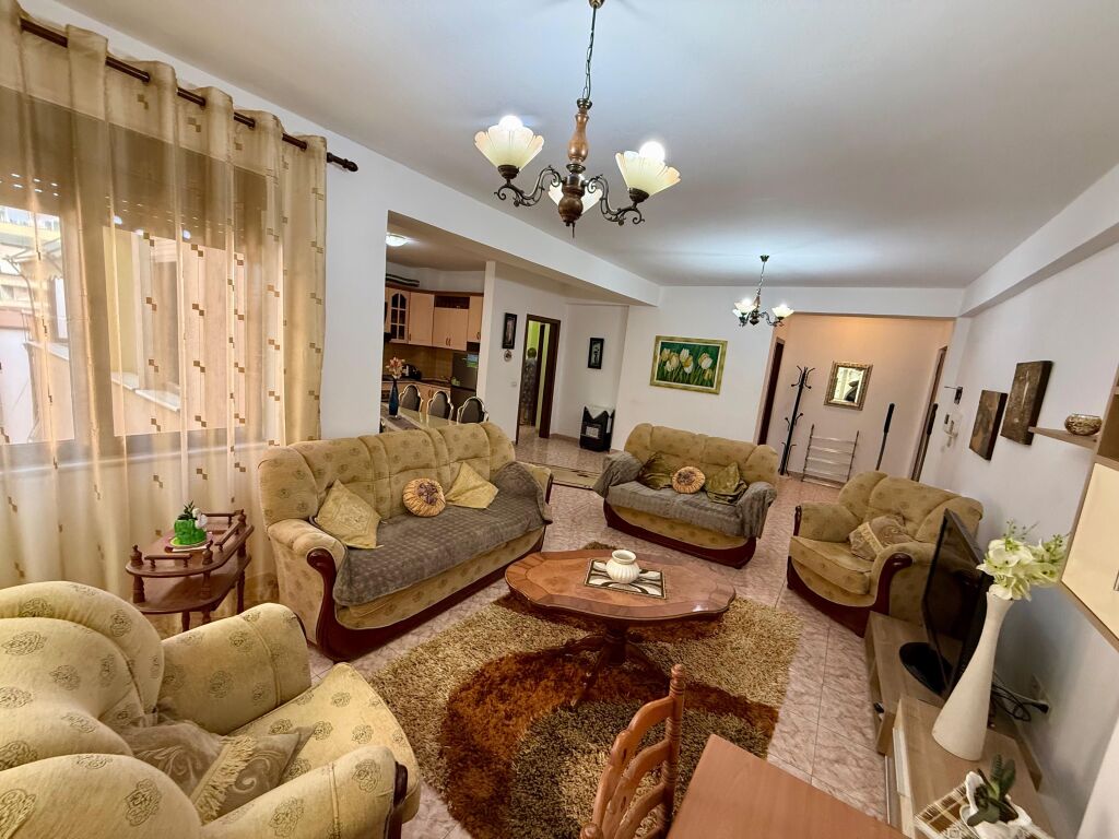 AFFITTO Appartamento 2+1+2 Con Balcone 📍 Ish Blloku, Tirana ✨