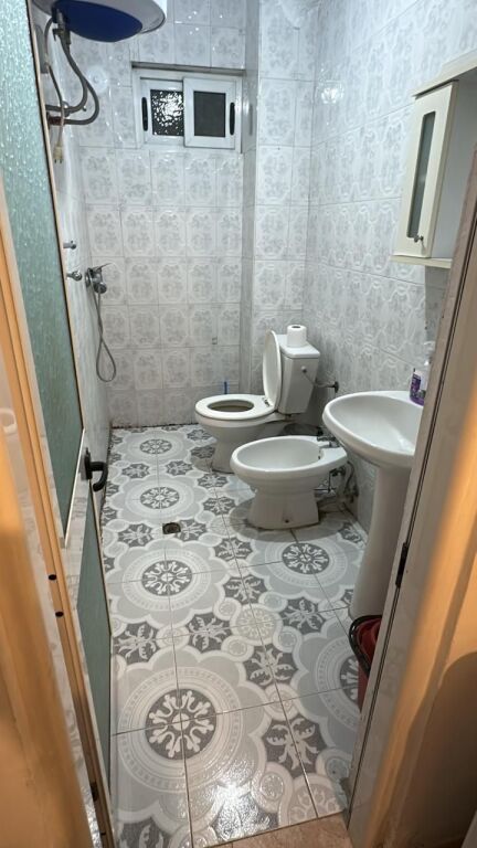 Apartament me qera 1+1 - 📍Rruga Ferit Xhajko, prane ish restorant Durresi