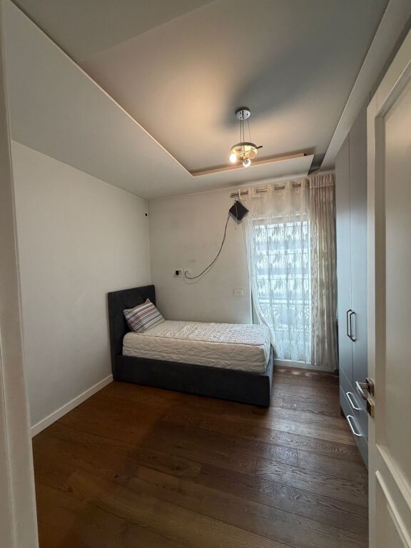 VENDESI CON 3+1+2+POSTO AUTO, COMPLESSO DELIJORGJI