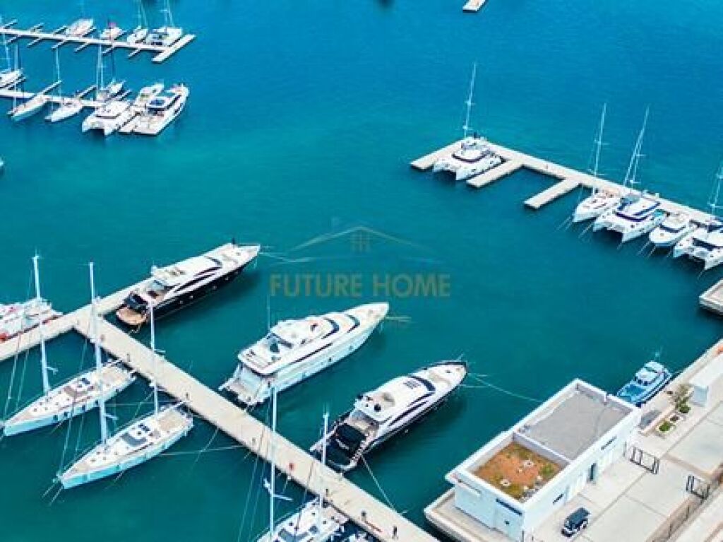 Shitje , Penthouse, Porto Lalzi, Hamallaj