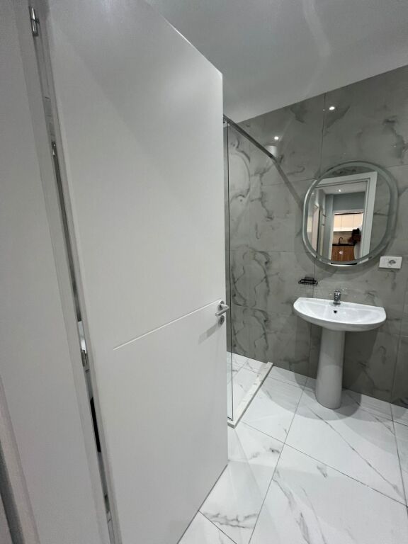 Apartament me qera 2+1