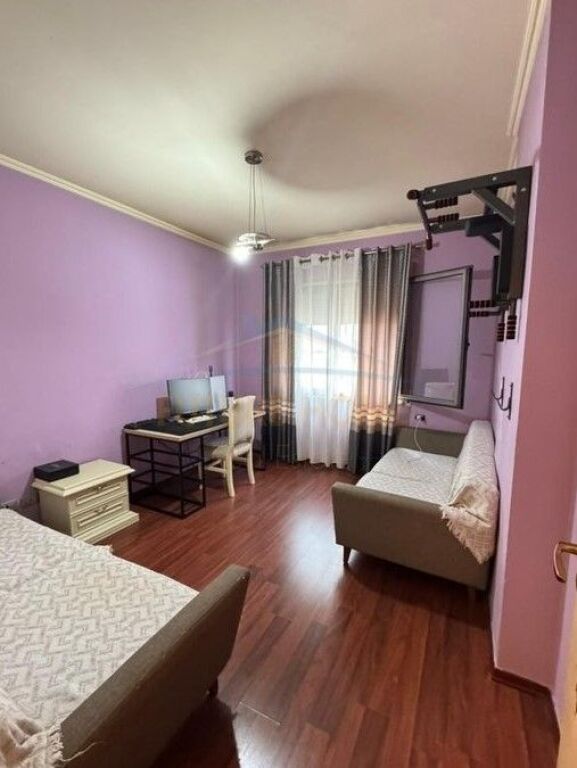 Shitet,Apartament 2+1+2, Kompleksi Tower Bridge,Rruga e Dibres.