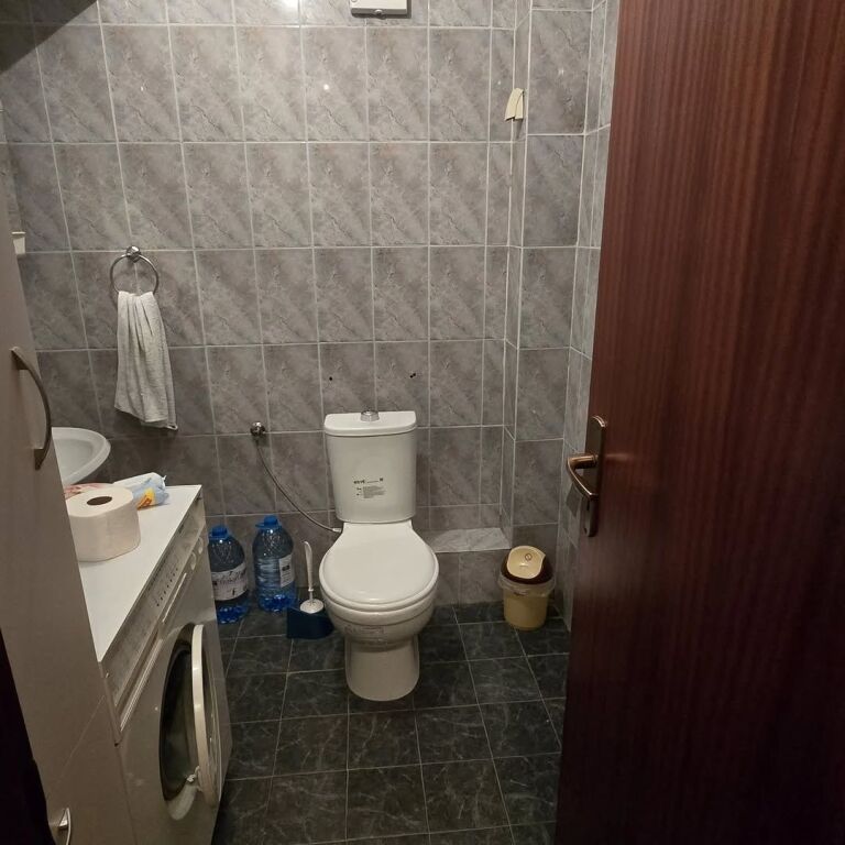 Shitet  Bllok (Pranë Sheshit Willson) 🏠 Apartament 2+Kuzhinë+1+2 (Mundësi ndarje 3+1)  
