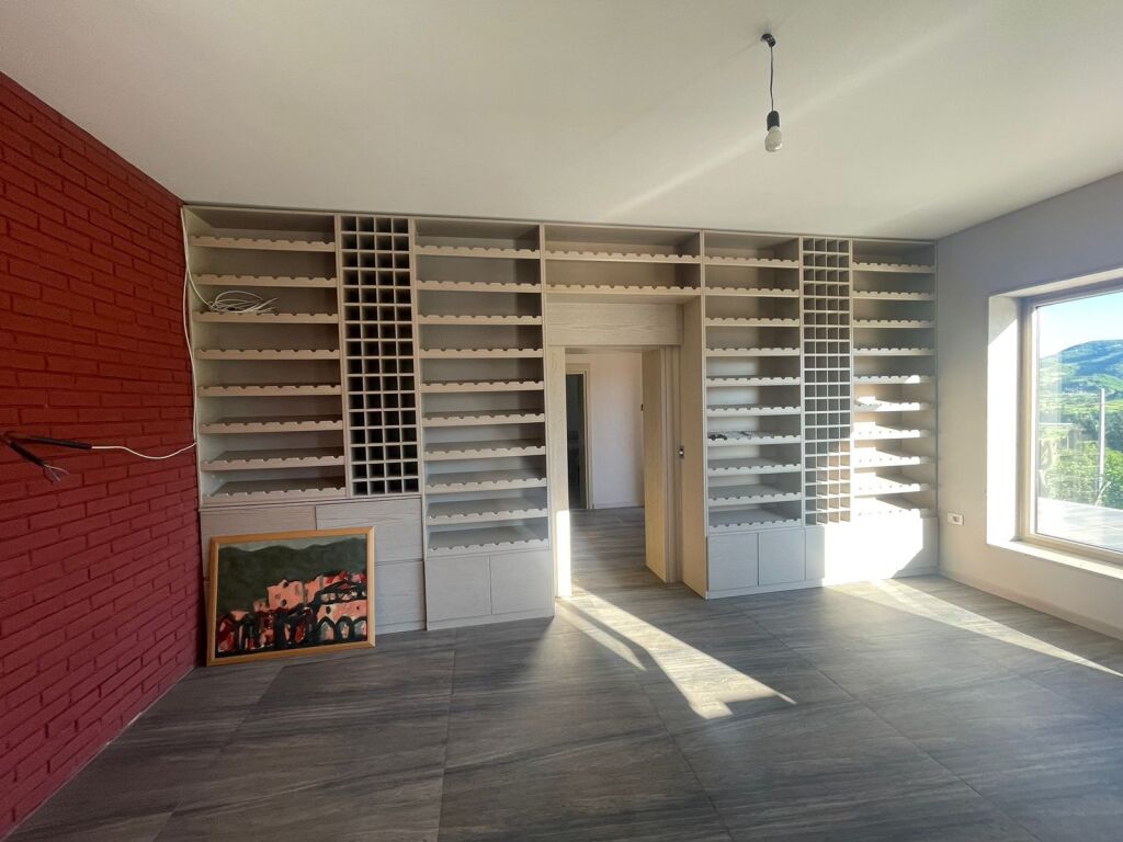 VENDESI+TERRENO IN VENDITA A VISHAJ
