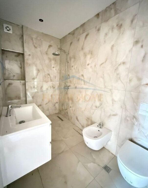 In vendita,Appartamento 2+1+2,Via Qemal Stafa,Tirana