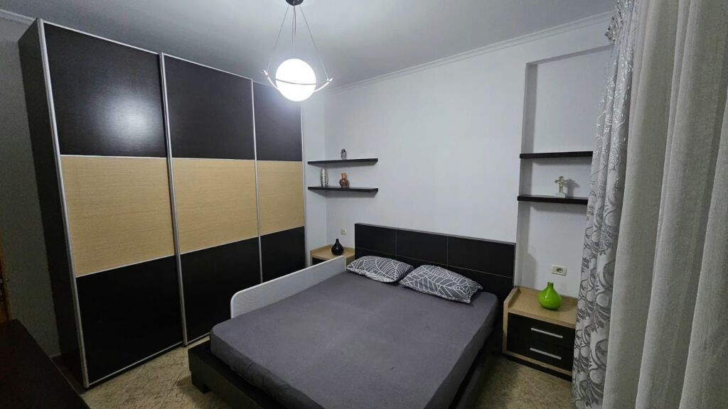 Apartament 2+1+2 ballokone, rruag e Barrikadave