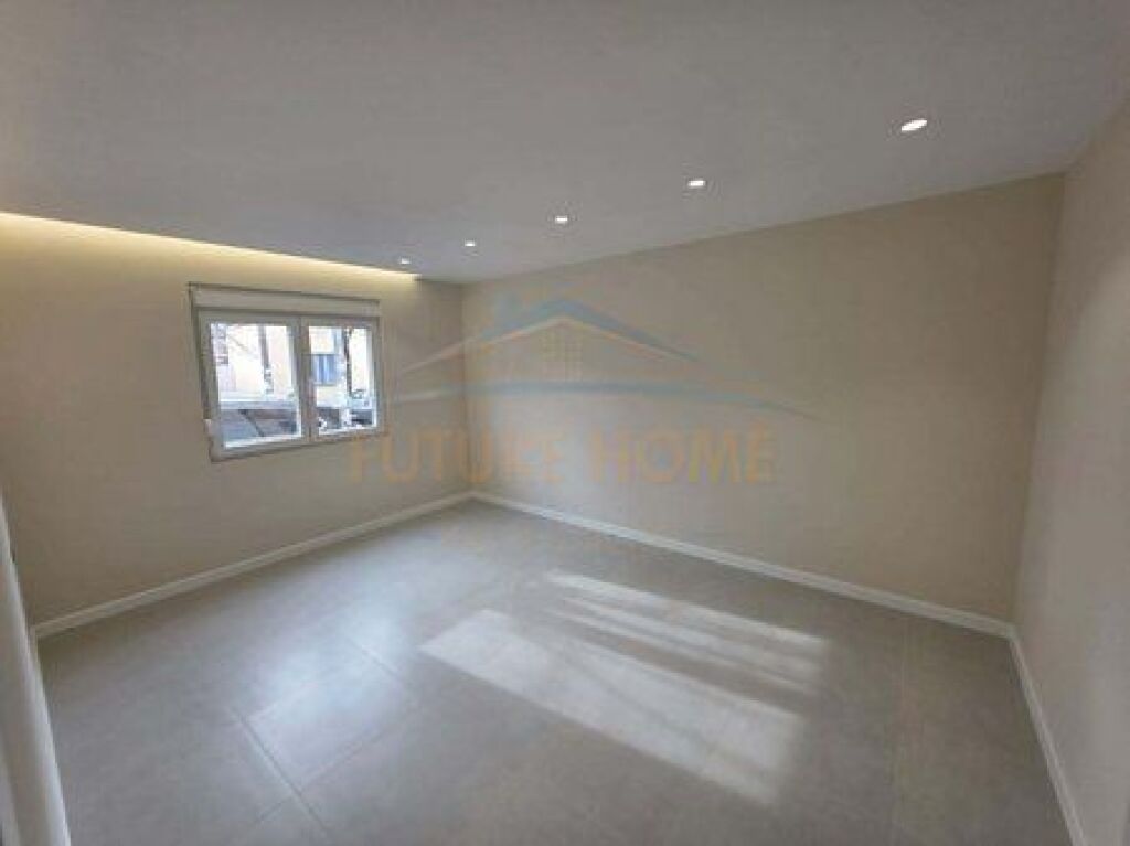 Shitet, Apartament 2+1, Oxhaku, Tiranë.