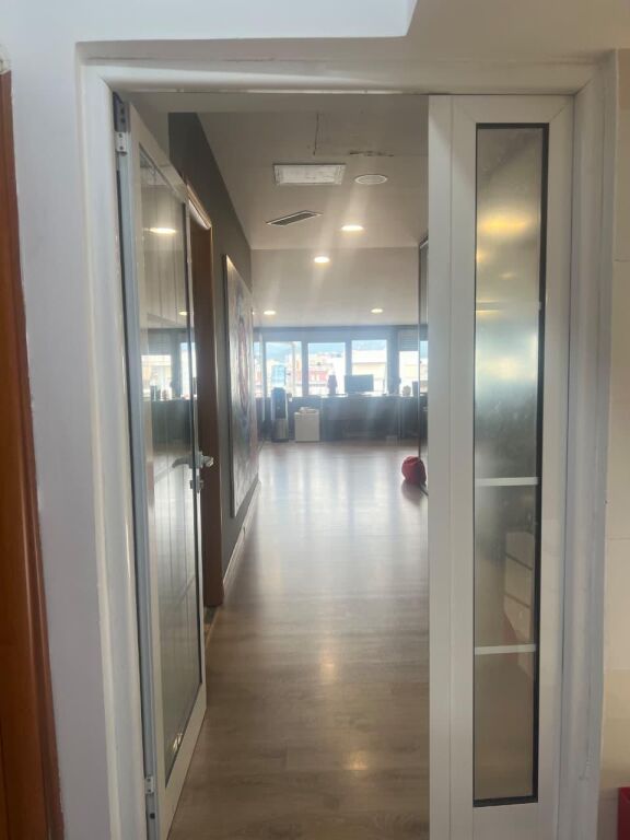 🏢✨ Locale Ufficio in Affitto – Ex Mercato Elettrico, Tirana ✨🏢