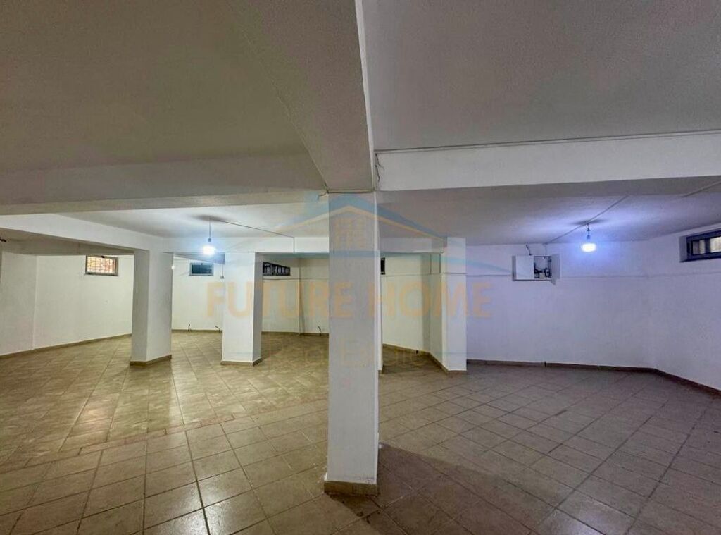 Qira, Bodrum , Rruga e Kavajes , Tiranë.