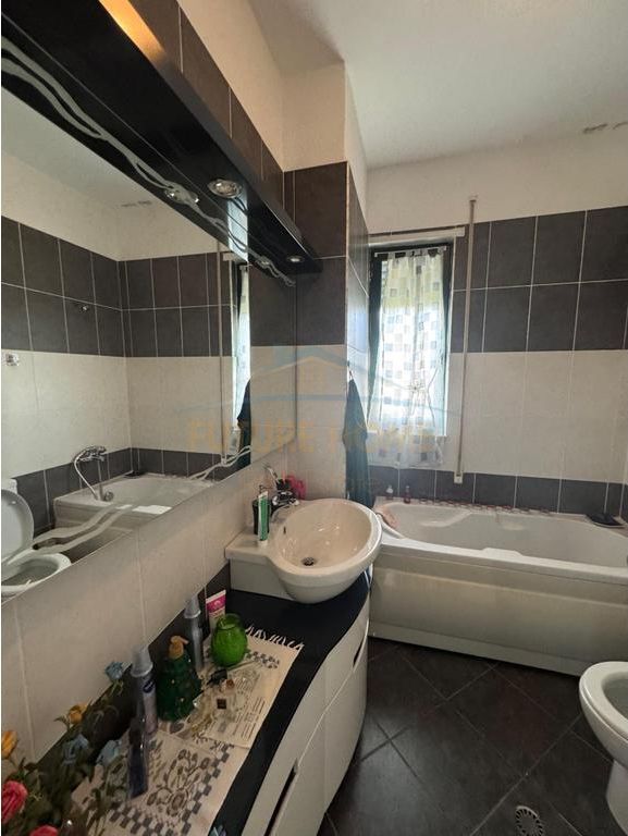 Shitet, Apartament 2+1+2, Fresk.