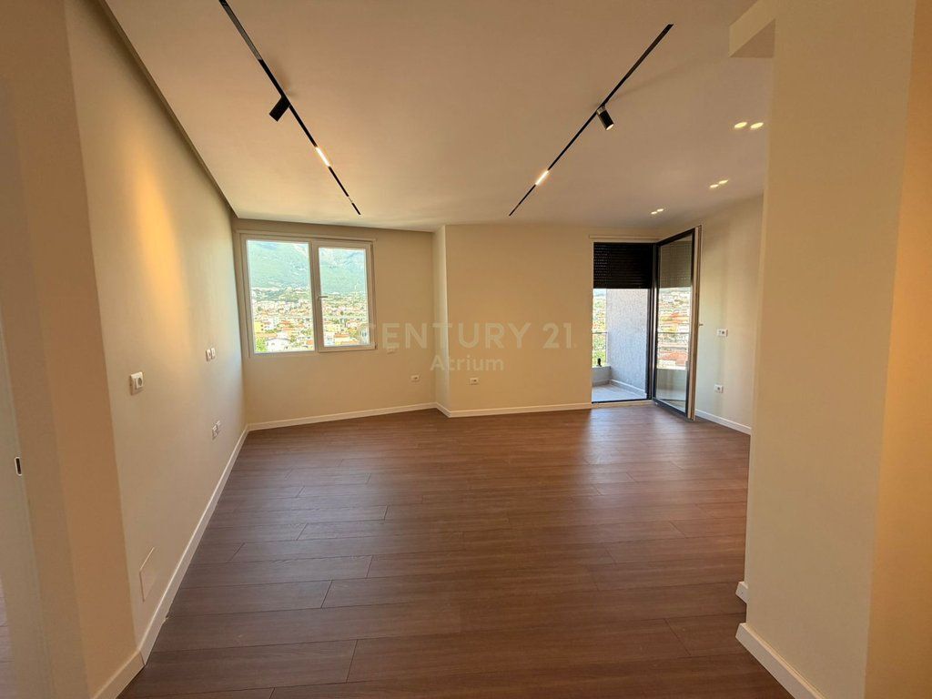 VENDESI APPARTAMENTO 2+1+ POSTO AUTO VICINO AL NUOVO MATERNITÀ!