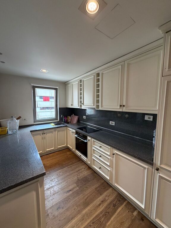 VENDESI CON 3+1+2+POSTO AUTO, COMPLESSO DELIJORGJI