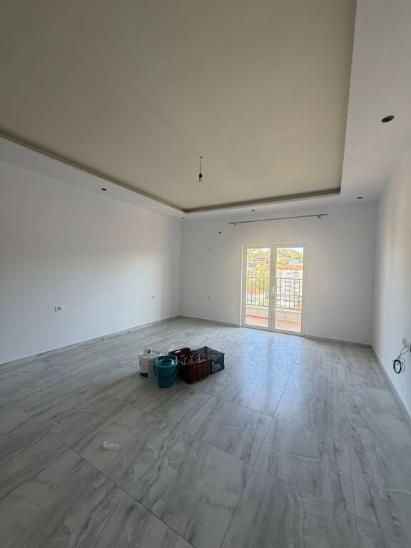 🏡 Appartamento 2+1 in affitto a Misto Mame vicino ai palazzi Çabej