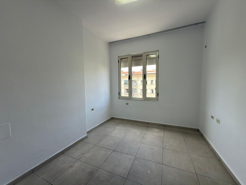 Affitto, Appartamento 2+1, "Bulevardi Zogu i Parë", Tirana.