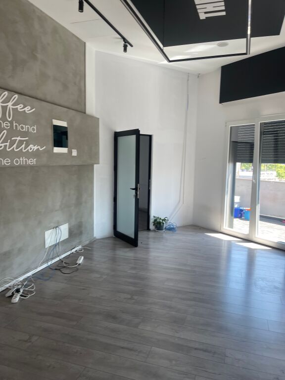 Ambjent 280m2 me Qera ne Qender , Tirane