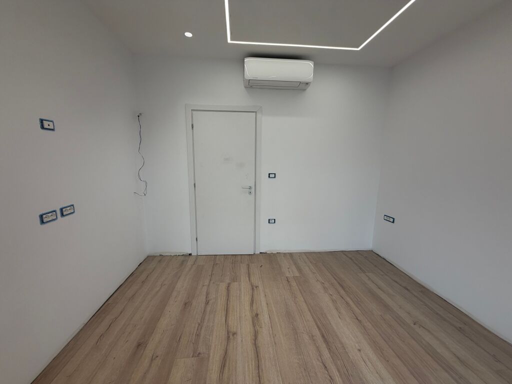 1+1,palazzo del 2026,zog i zi,800 euro,per abitazione o ufficio