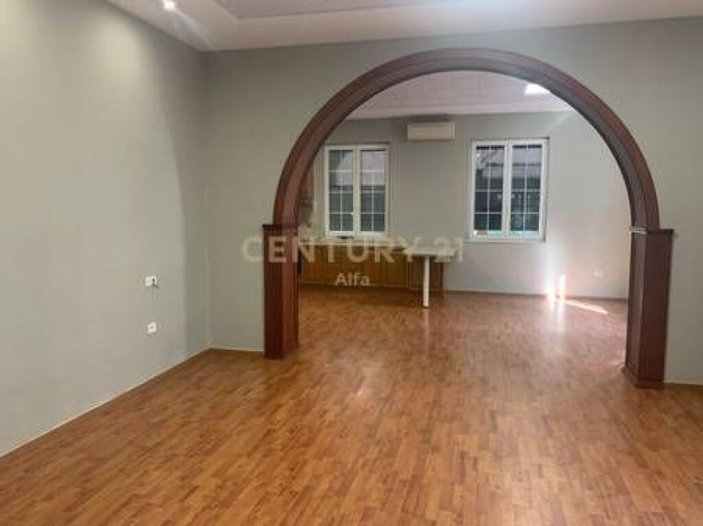 JEPET ME QERA AMBIENT KOMERCIAL 125M2