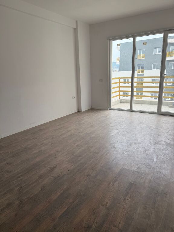 Shitet apartament 2+1 prane Myslym Shyrit