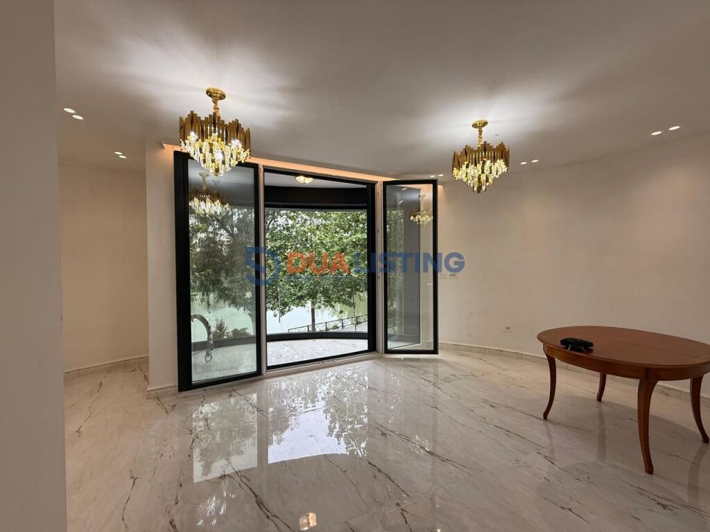 Ambiente di lusso per uffici in affitto presso il Lago Secco.