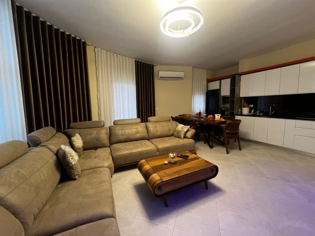 🏡 Super Apartament 2+1 me Qira Afatgjatë – Market Sapori, Vlorë