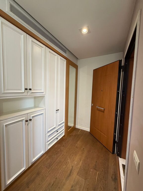 VENDESI CON 3+1+2+POSTO AUTO, COMPLESSO DELIJORGJI