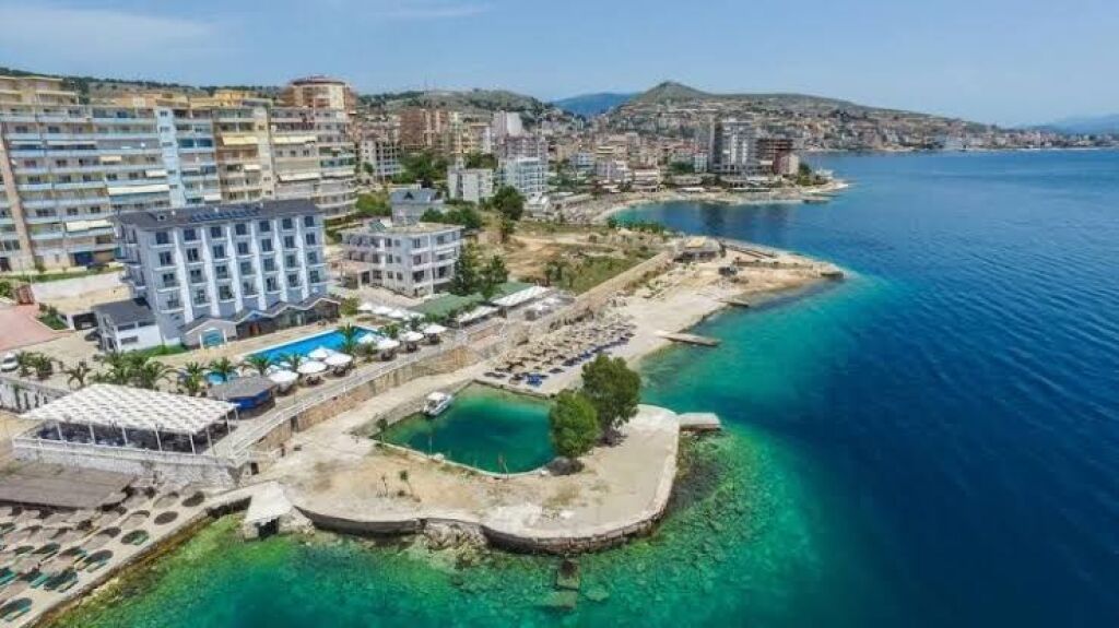 SARANDË, SHESIM APARTAMENT 2+1 ME PAMJE NGA DETI
