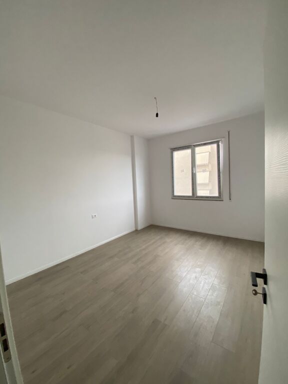 Apartament 2+1 me hipoteke per shitje, Kamez