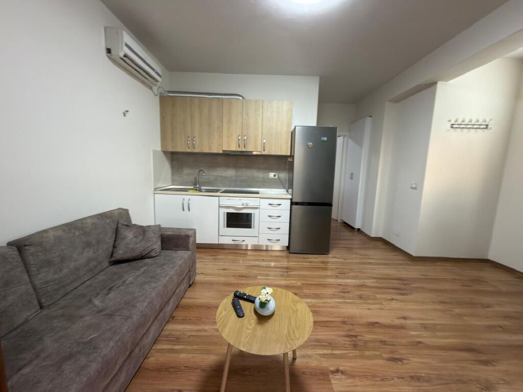 Apartament 1+1+Ballkon me Qira Rruga e Elbasanit