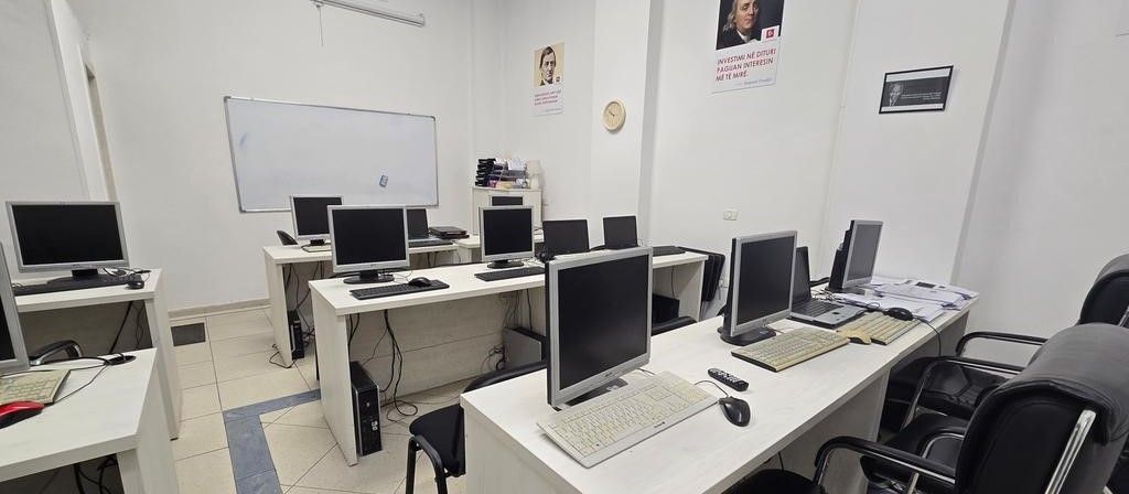 Unit for sale, ideal for OFFICE and LOFT!