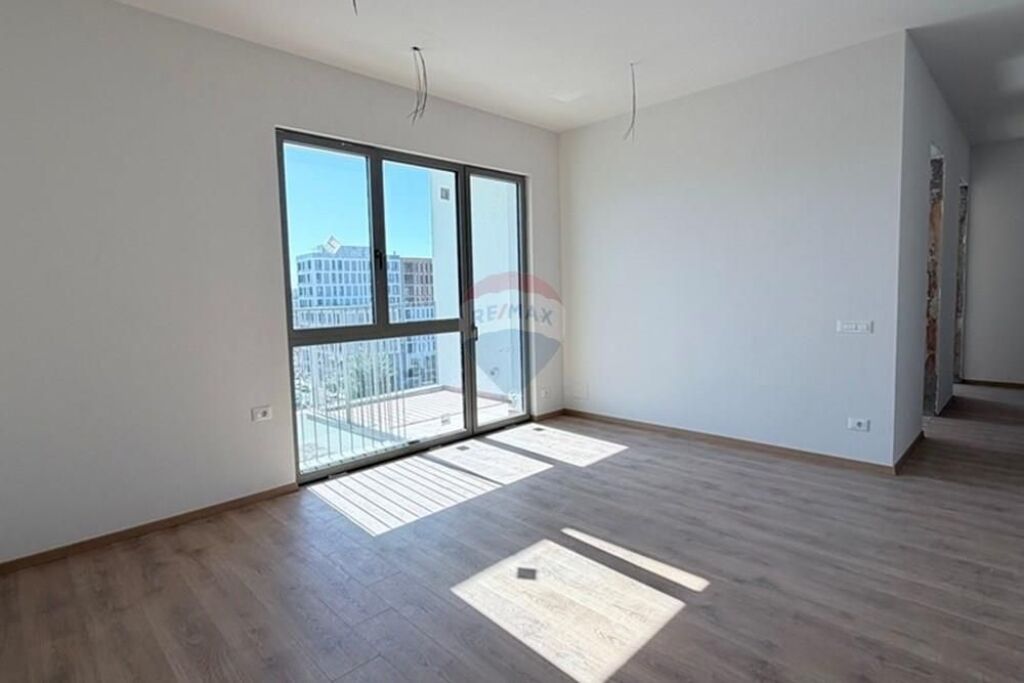 Shitet 2+1+2 Bulevardi i Ri