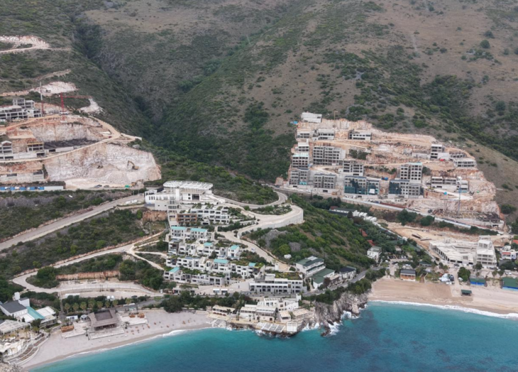 🌴 Vilë Premium me Pishinë për Shitje – Folie Village, Jalë