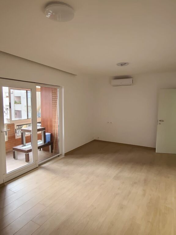 🏢 Për Zyra – Qendër, 📍tek Pazari i Ri💰 1200 €/muaj