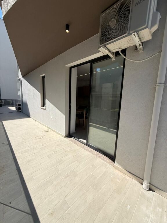 Shitet Garsoniere Në Golem – Pranë Rezidence Liburna