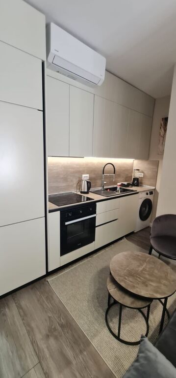 Gasoniere me qera, Laprake