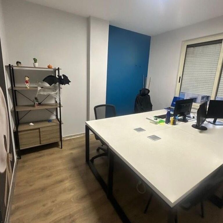 🏢✨ Zyrë me Qira  140 m²– Bllok, Tiranë ✨🏢