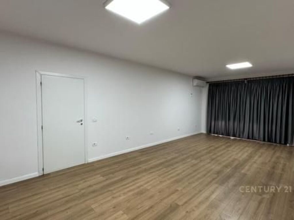 JEPET ME QIRA ZYRE 120 M2 RRUGA MUHAMET GJOLLESHA